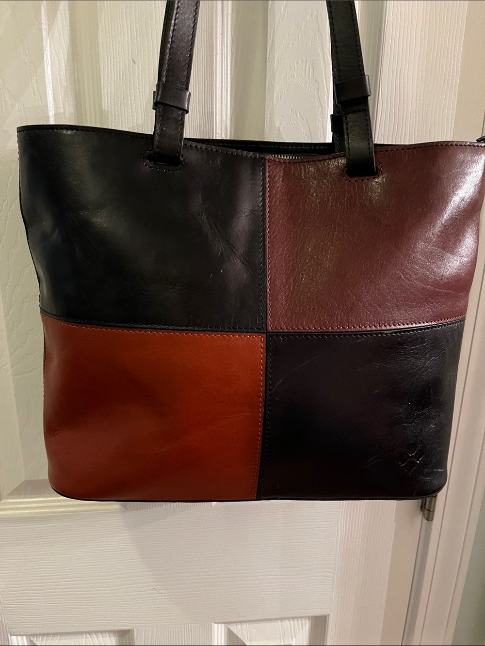 Has tags~ Patricia Nash 100% Leather purse/ laptop/ shoulder bag. Elegant!!